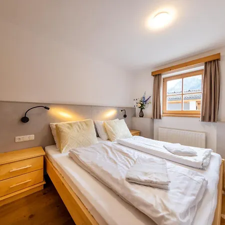 Schoeneben Steinlinge Wald im Pinzgau