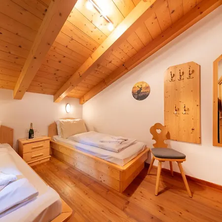 Schoeneben Steinlinge Hébergement de vacances Wald im Pinzgau