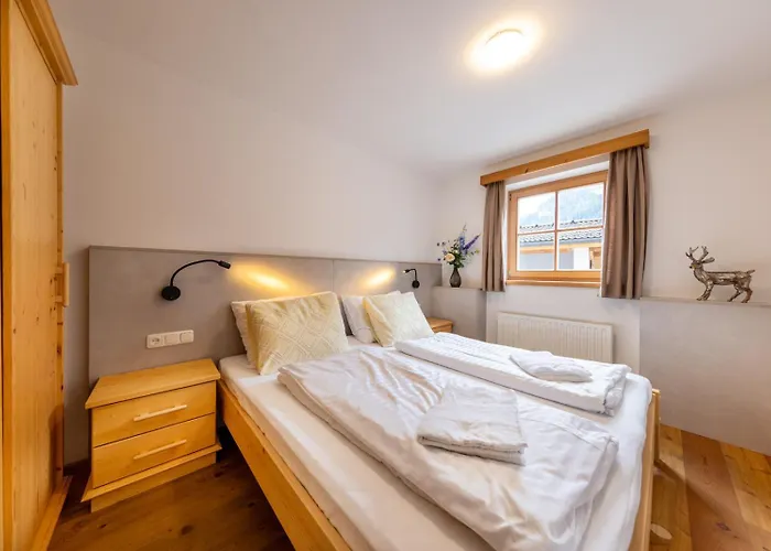 Schoeneben Steinlinge Wald im Pinzgau